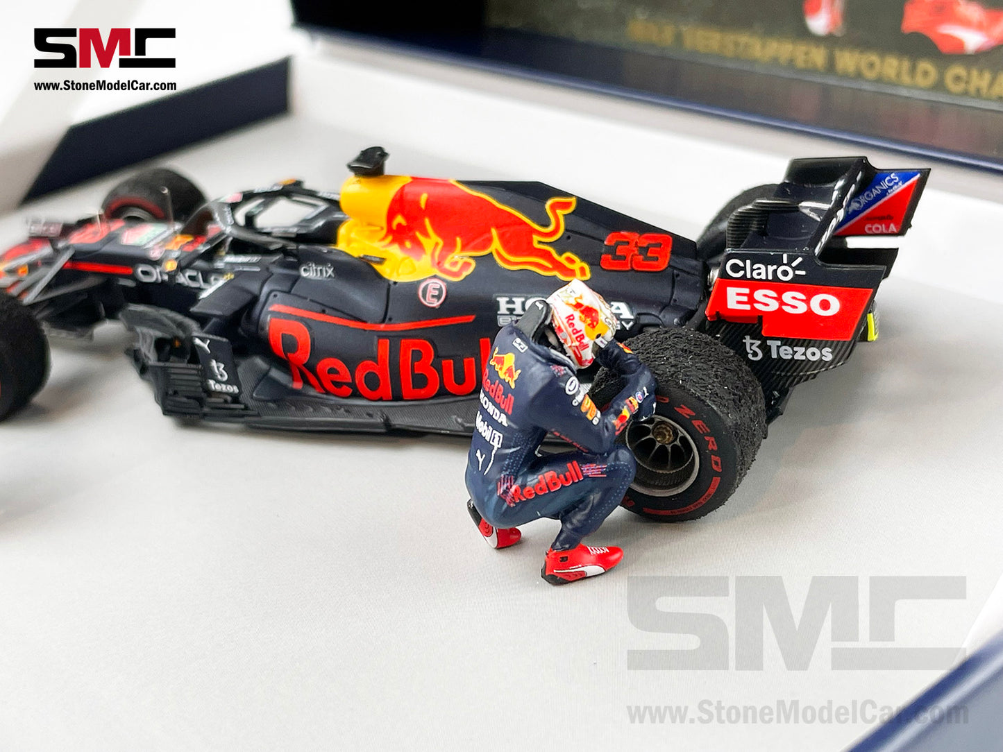 2021 F1 World Champion #33 Max Verstappen Red Bull RB16B Abu Dhabi 1:43 Spark with Figure