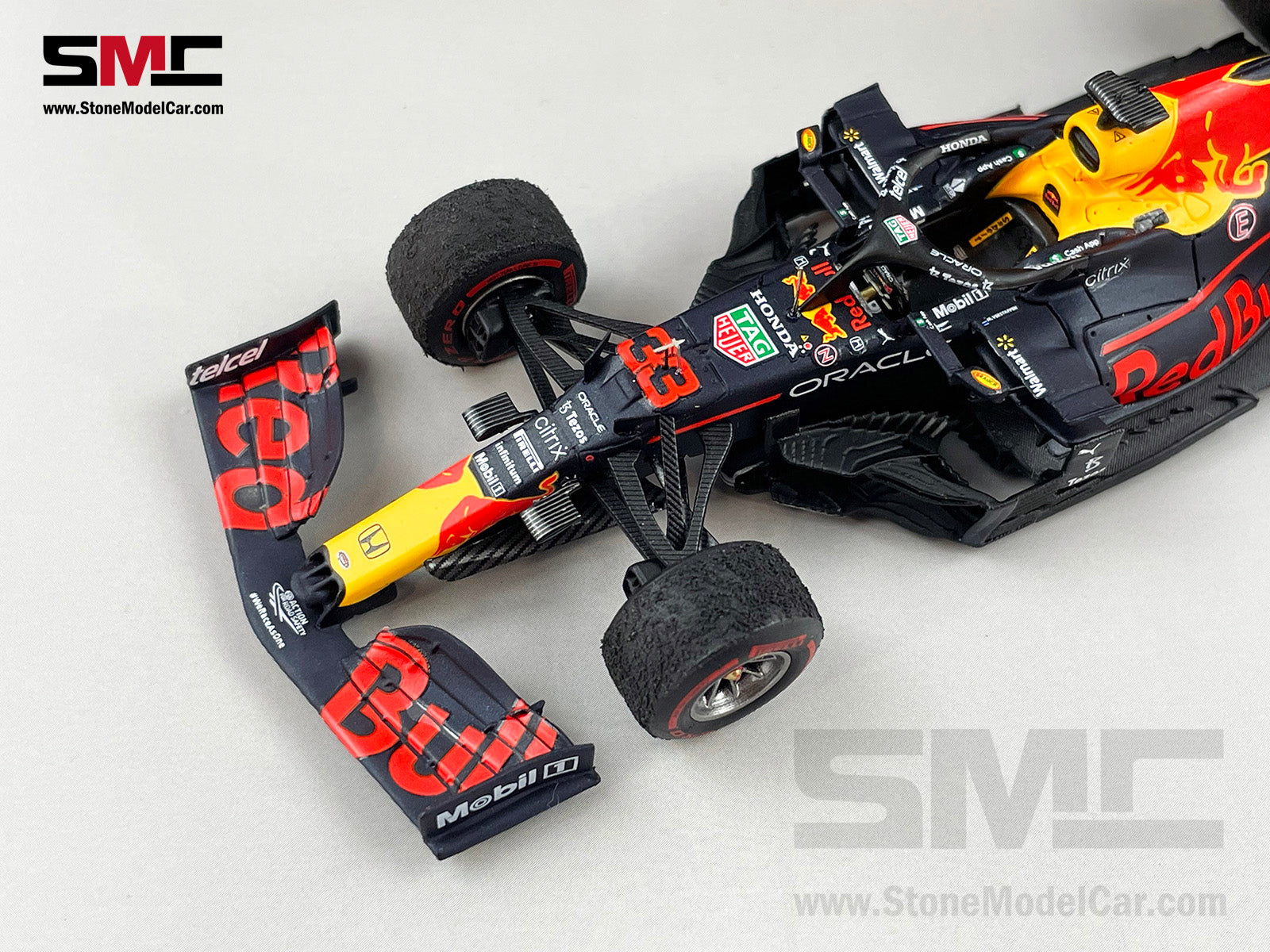 2021 F1 World Champion #33 Max Verstappen Red Bull RB16B Abu Dhabi 1:43  Spark with Figure