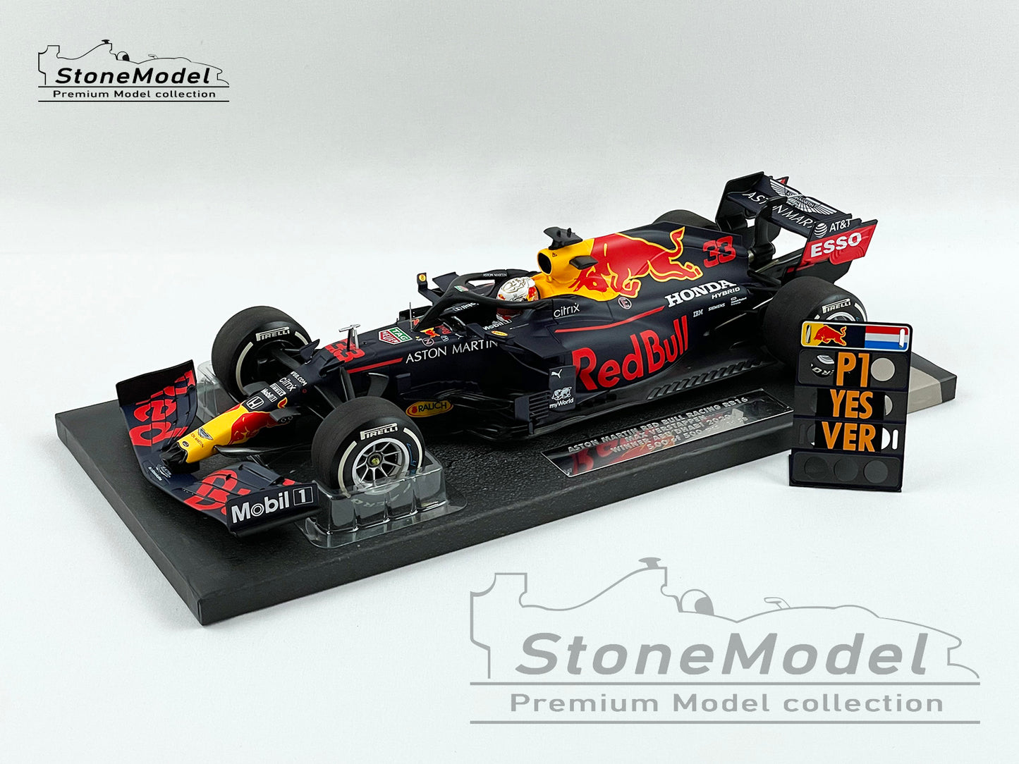 2020 Red Bull F1 RB16 #33 Max Verstappen Abu Dhabi Winner 1:18 MINICHAMPS with Pit Board