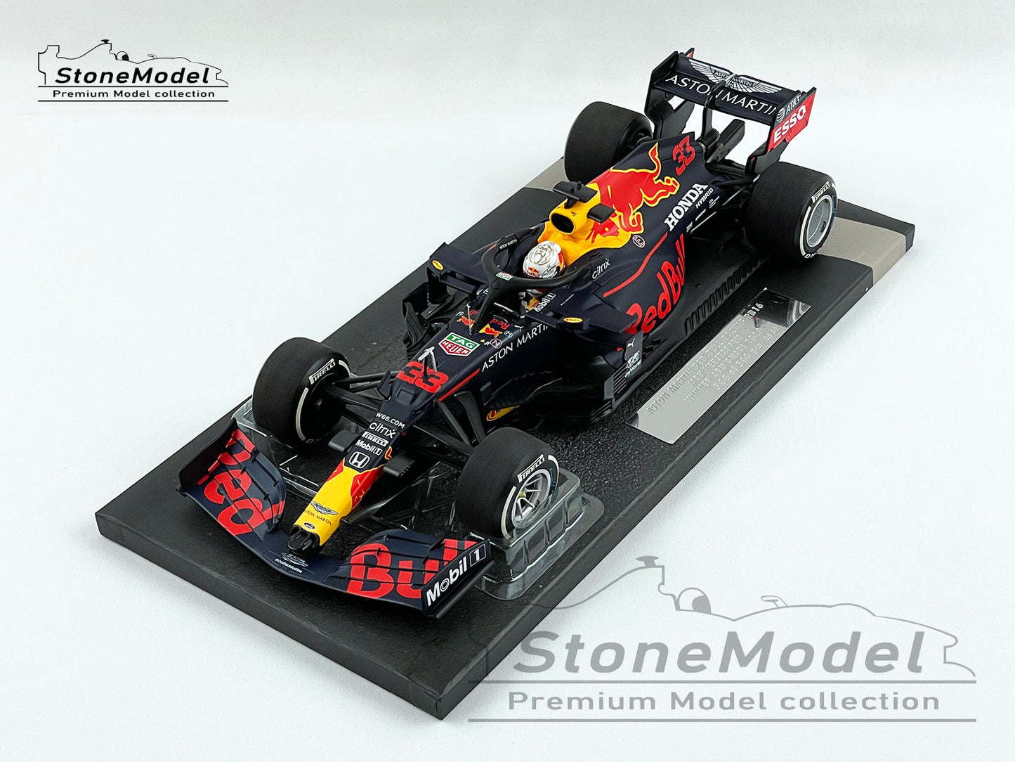 2020 Red Bull F1 RB16 #33 Max Verstappen Abu Dhabi Winner 1:18 MINICHAMPS with Pit Board