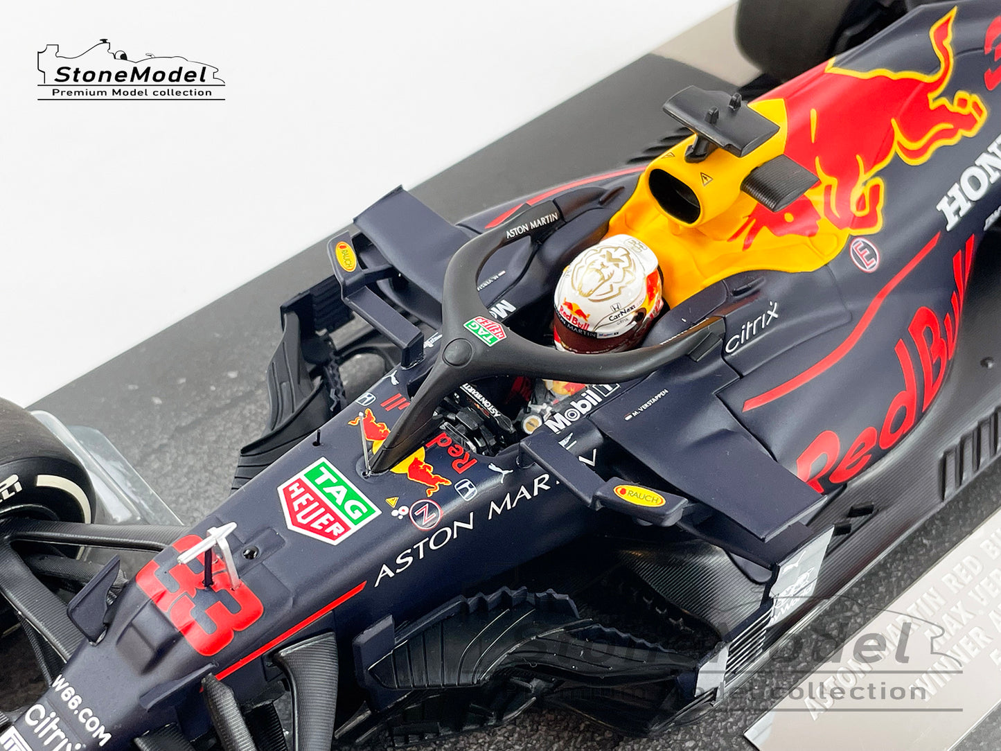 2020 Red Bull F1 RB16 #33 Max Verstappen Abu Dhabi Winner 1:18 MINICHAMPS with Pit Board