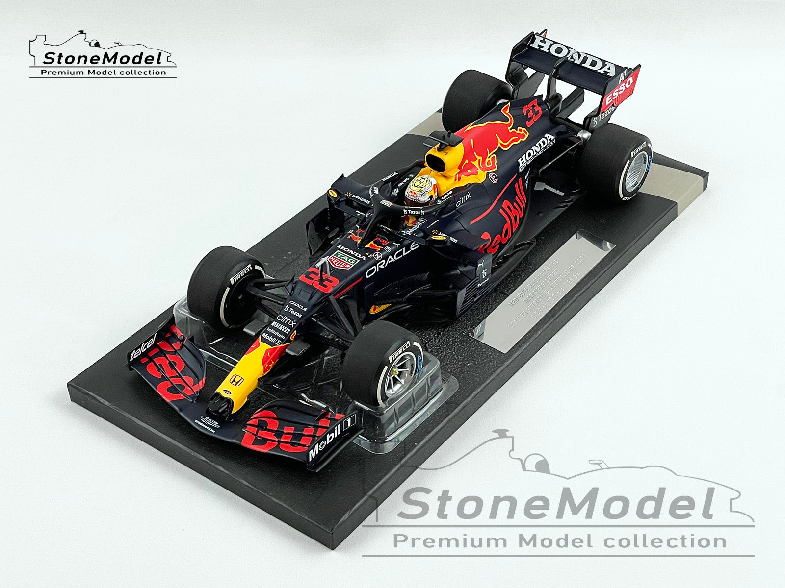 2021 F1 World Champion #33 Max Verstappen Red Bull RB16B Styria & Austria  1:18 MINICHAMPS