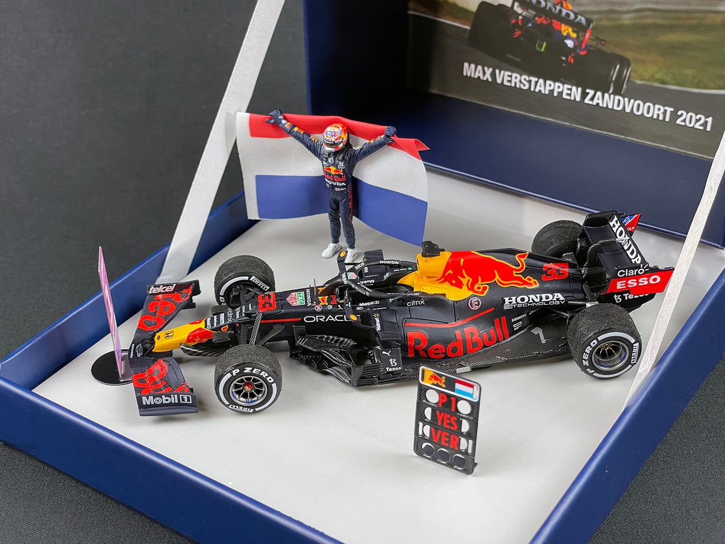 2021 F1 World Champion #33 Max Verstappen Red Bull RB16B Netherlands Dutch 1:43 Spark