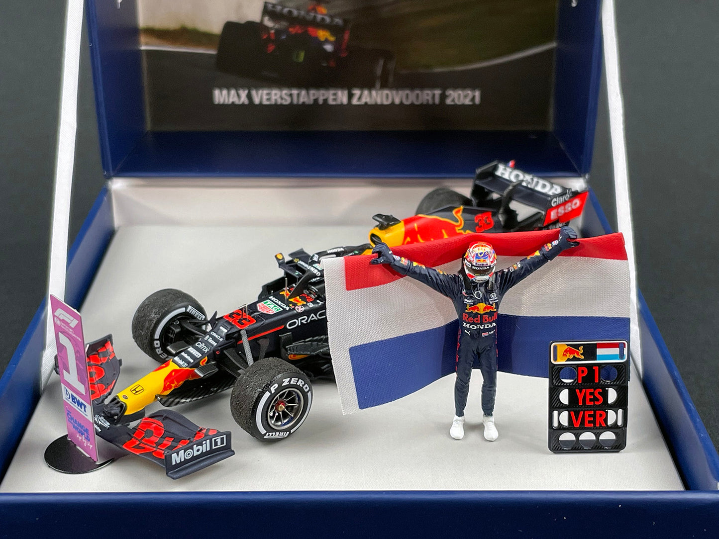 2021 F1 World Champion #33 Max Verstappen Red Bull RB16B Netherlands Dutch 1:43 Spark