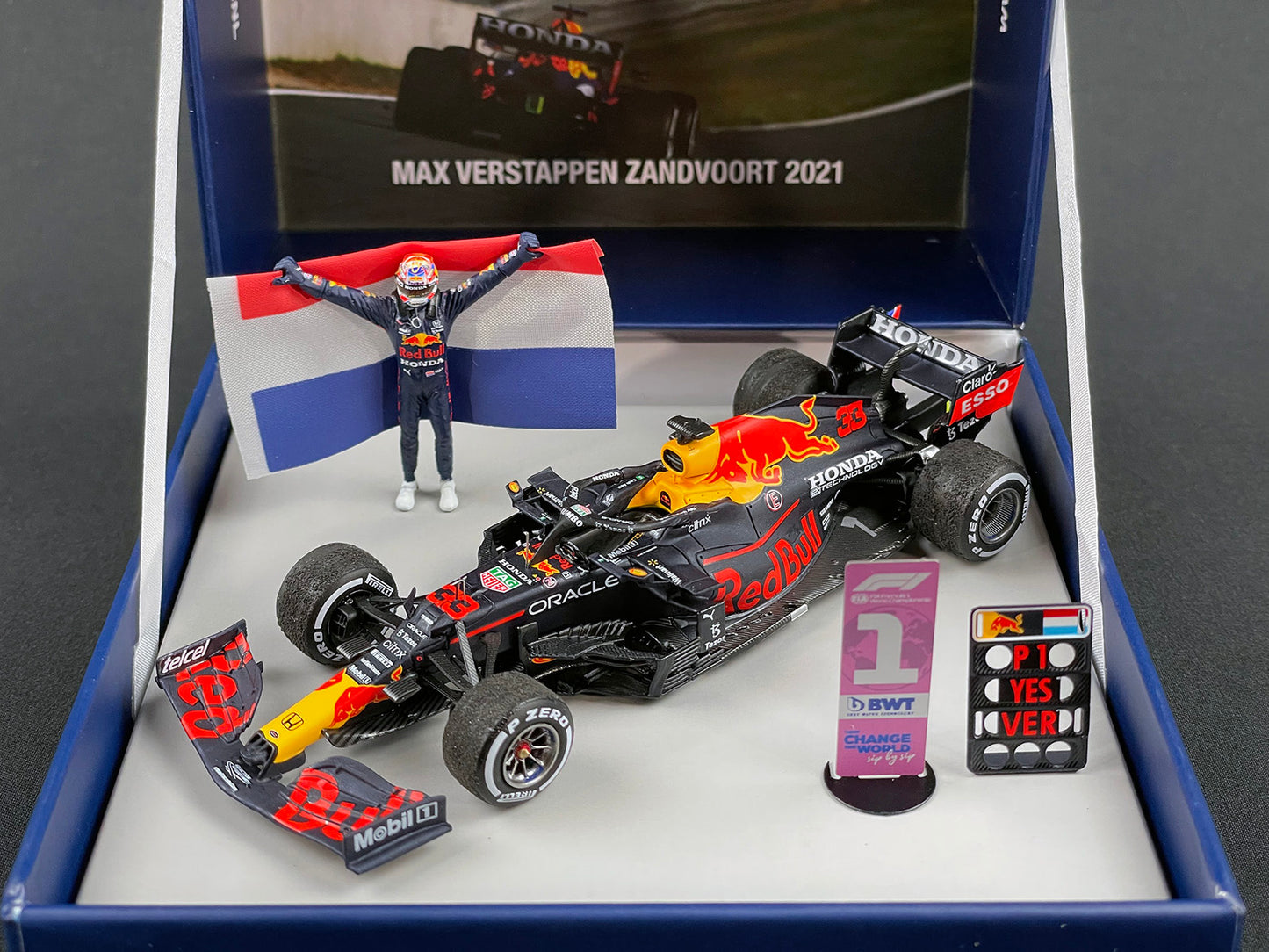 2021 F1 World Champion #33 Max Verstappen Red Bull RB16B Netherlands Dutch 1:43 Spark