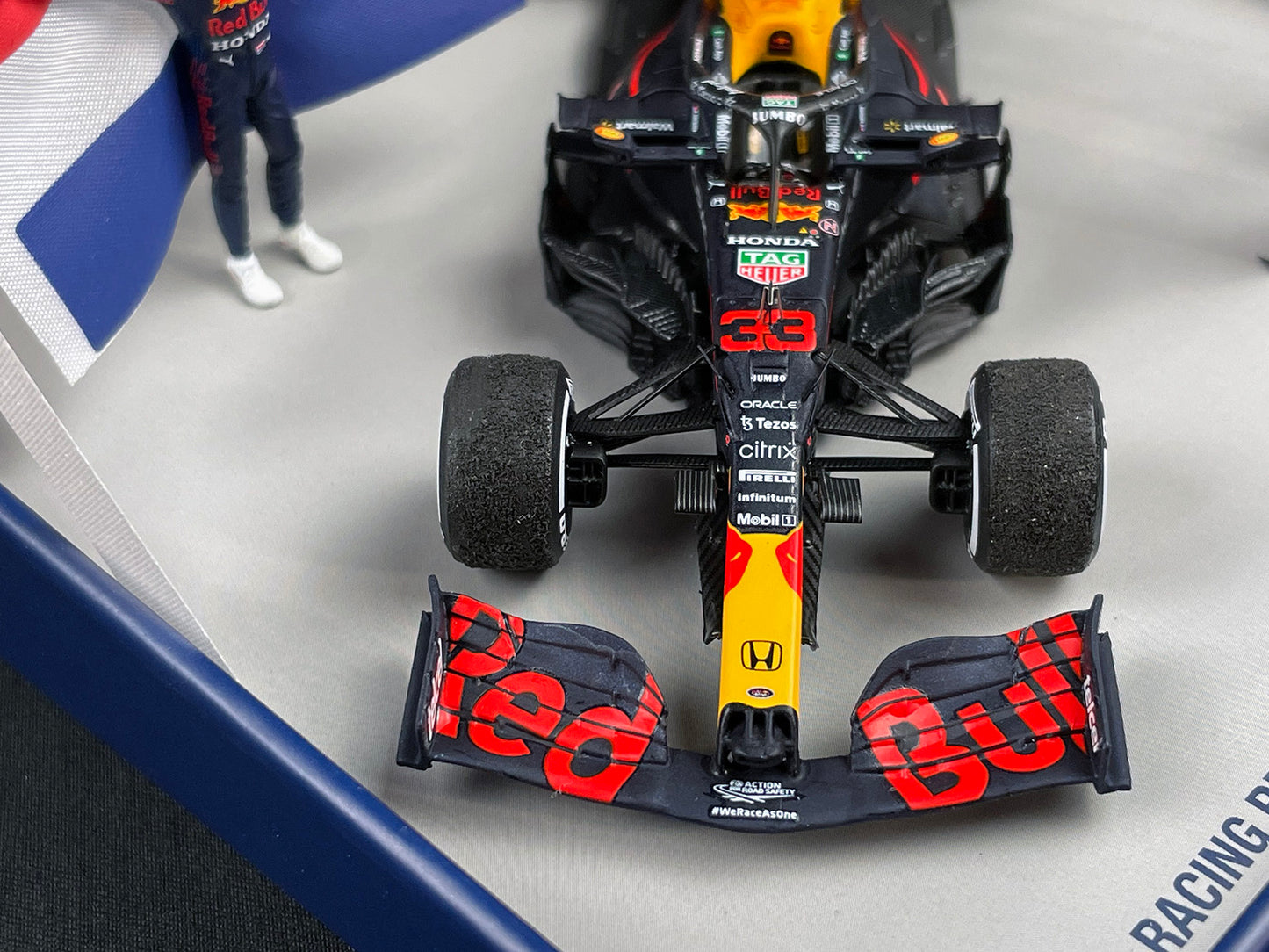 2021 F1 World Champion #33 Max Verstappen Red Bull RB16B Netherlands Dutch 1:43 Spark