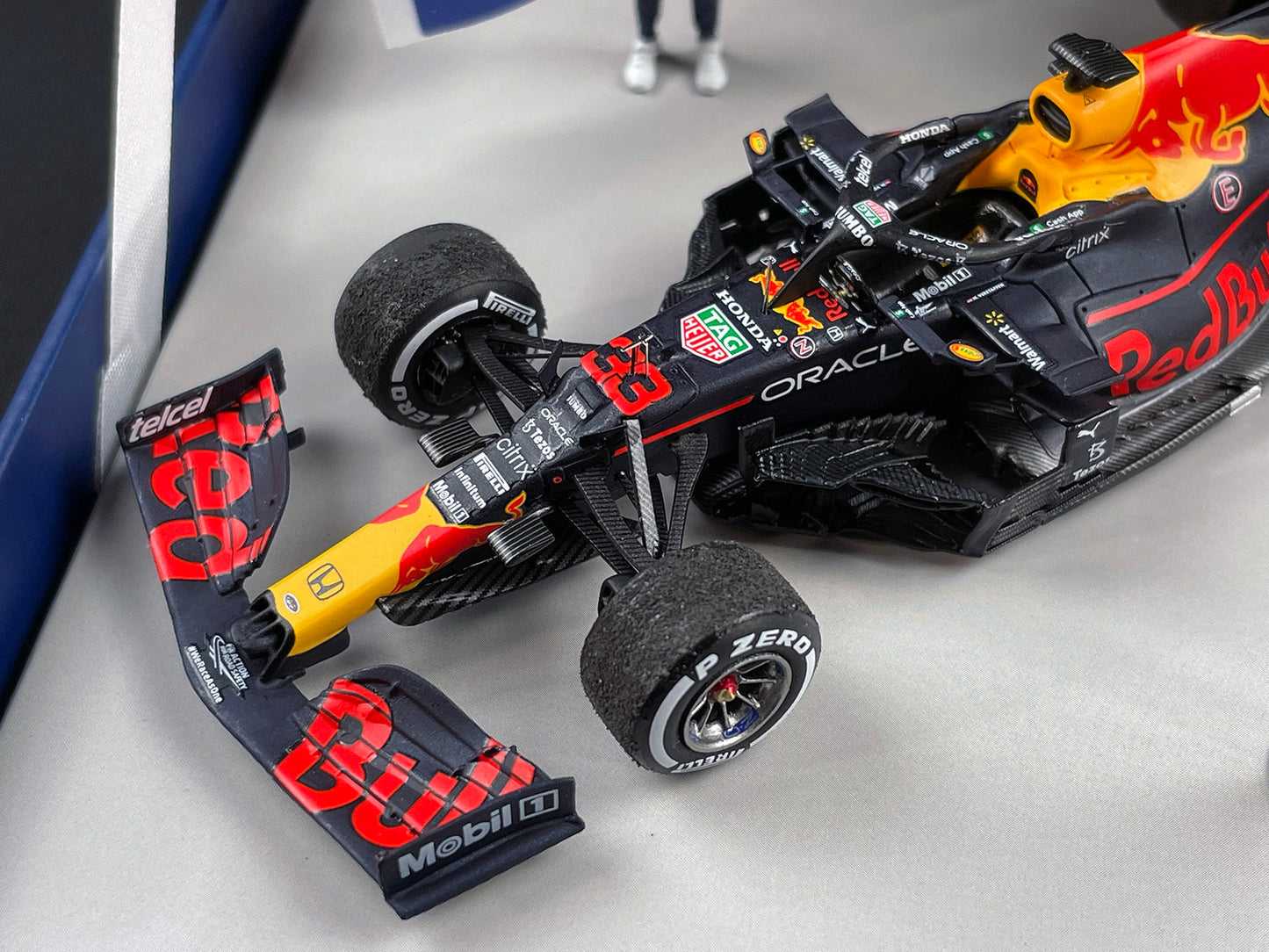 2021 F1 World Champion #33 Max Verstappen Red Bull RB16B Netherlands Dutch 1:43 Spark