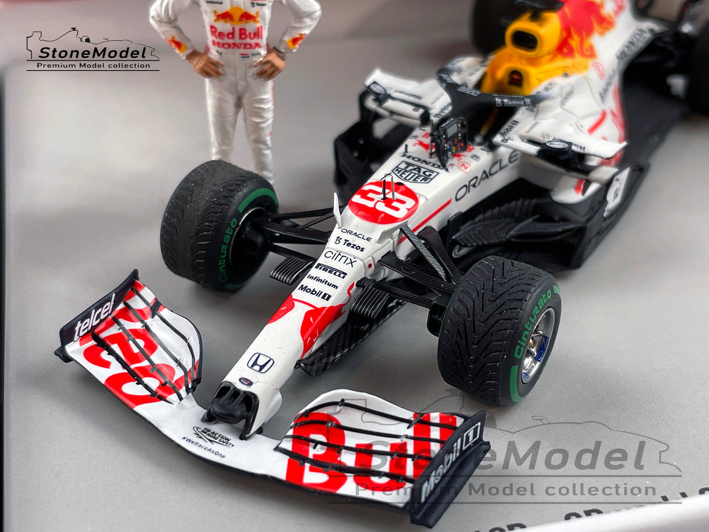 2021 F1 World Champion #33 Max Verstappen Red Bull RB16B Turkish GP Special Livery 1:43 Spark Figure Gift Box