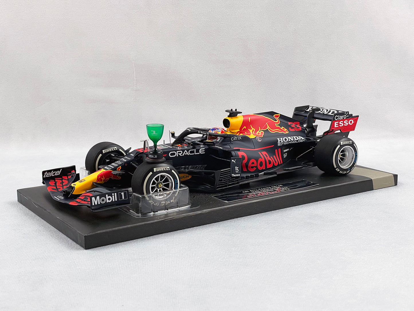 2021 F1 World Champion #33 Max Verstappen Red Bull RB16B Netherlands Dutch 1:18 MINICHAMPS