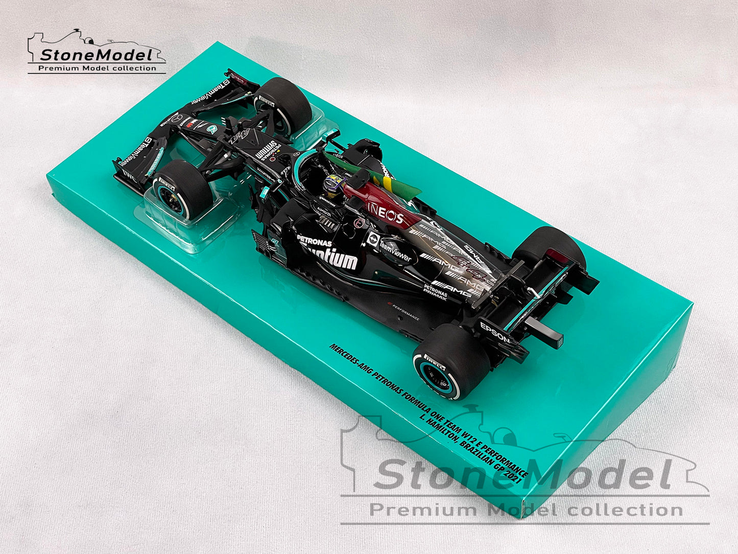 Mercedes AMG F1 W12 #44 Lewis Hamilton Brazil GP 2021 1:18 Minichamps Gift Box