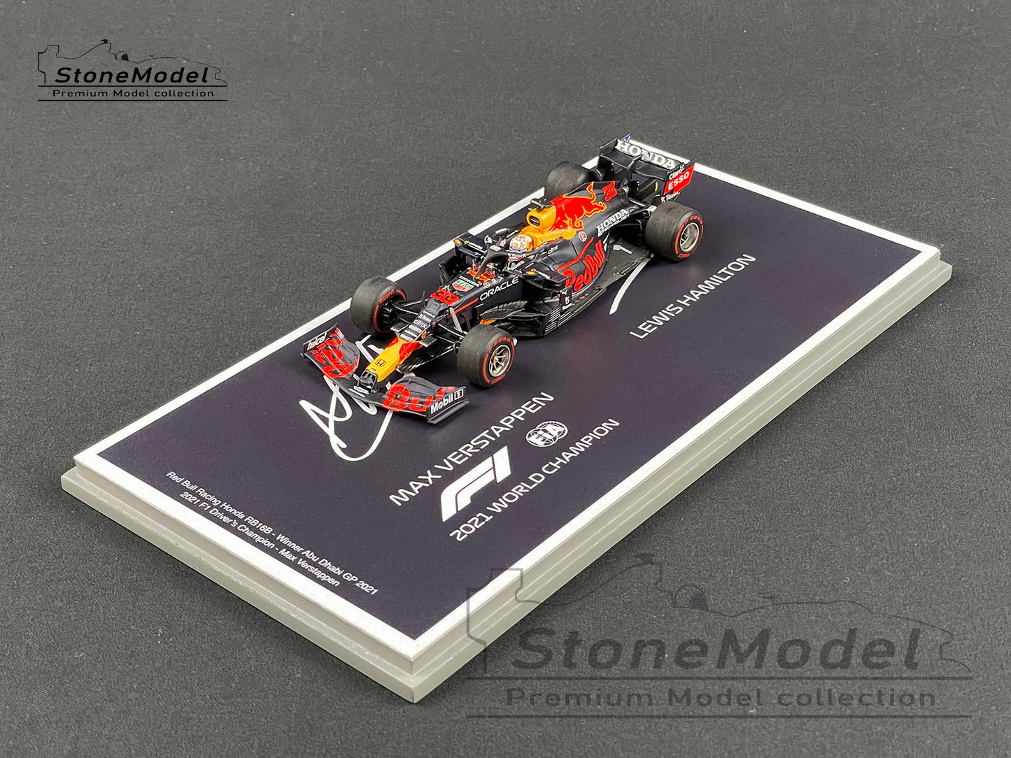 2021 World Champion Red Bull F1 RB16B #33 Max Verstappen Abu Dhabi GP 1:43 Spark