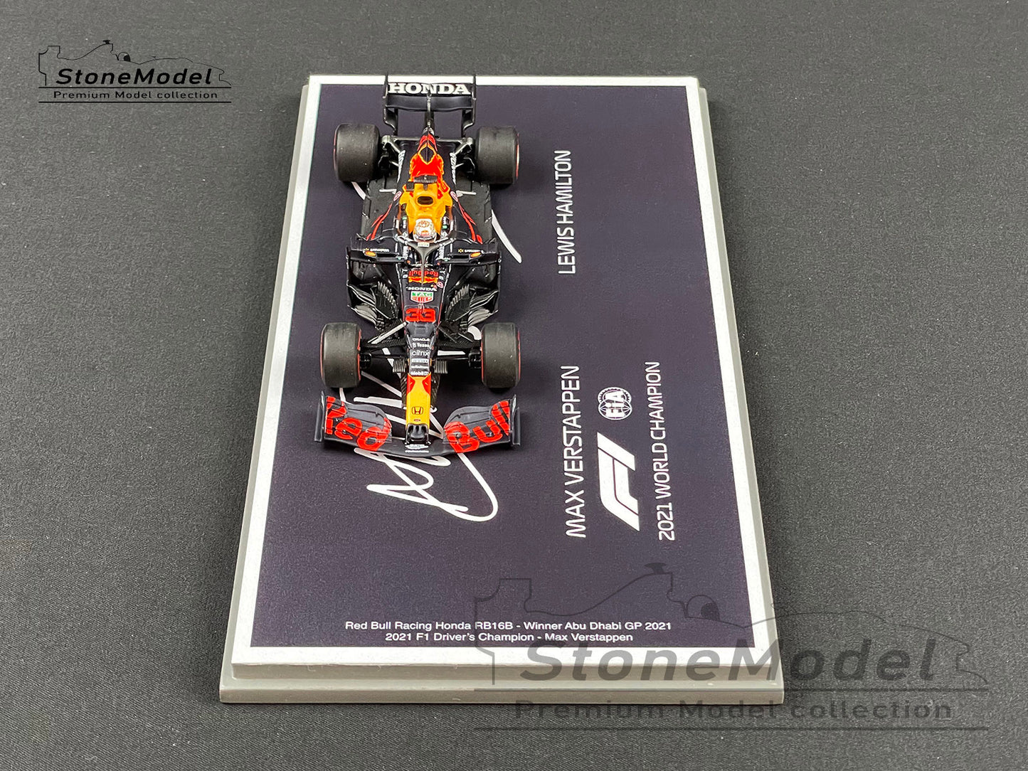 2021 World Champion Red Bull F1 RB16B #33 Max Verstappen Abu Dhabi GP 1:43 Spark